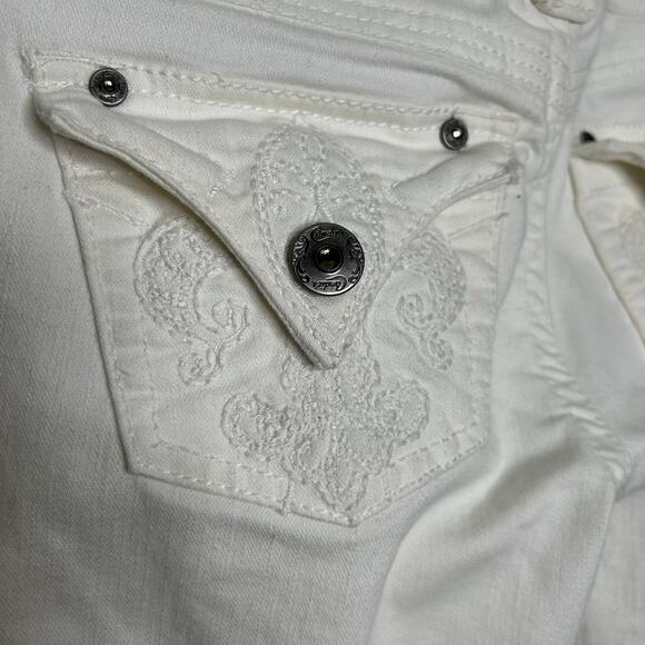 Candies White Jeans- size 1- embroidered pockets, like new, skinny- small flaw - Picture 6 of 7